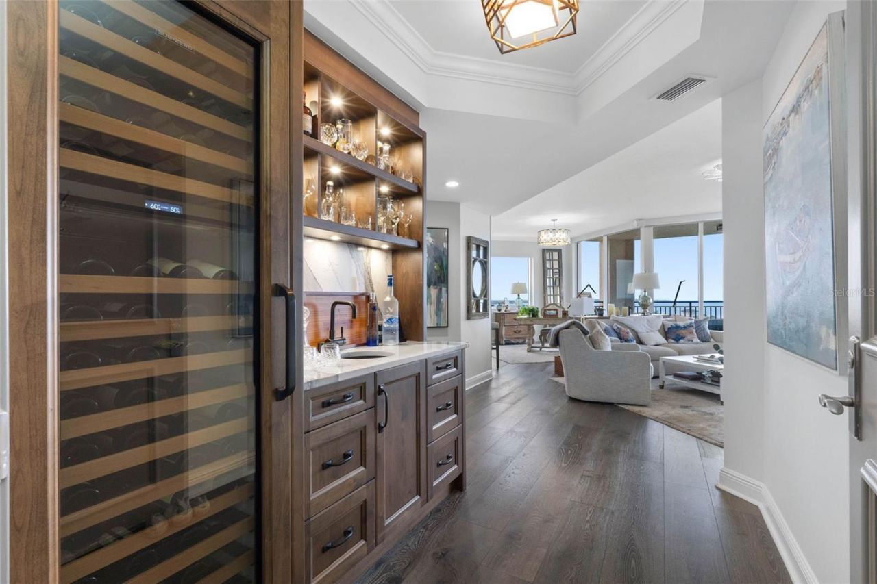 5823 Bowen Daniel Drive, Unit 901, Tampa, FL 33616 Photo