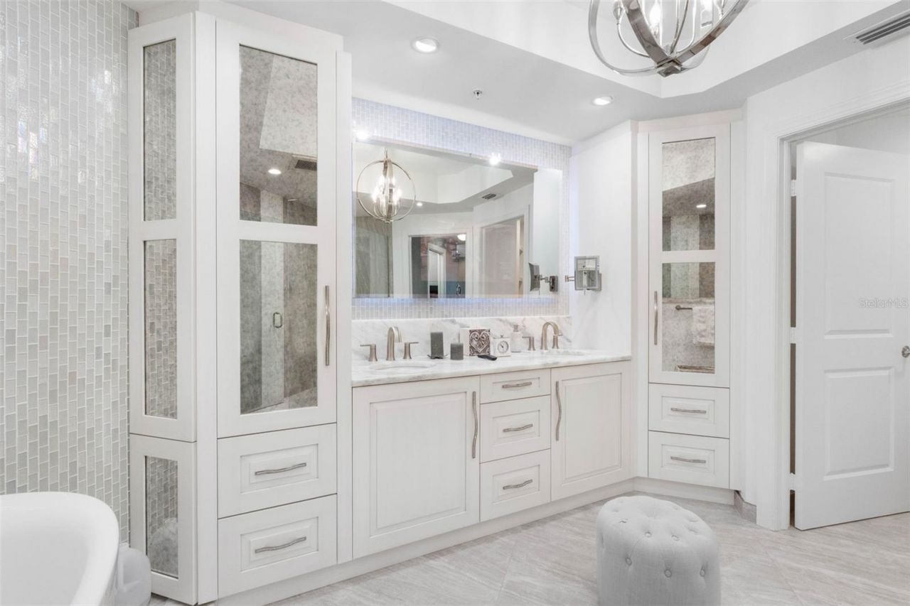 5823 Bowen Daniel Drive, Unit 901, Tampa, FL 33616 Photo