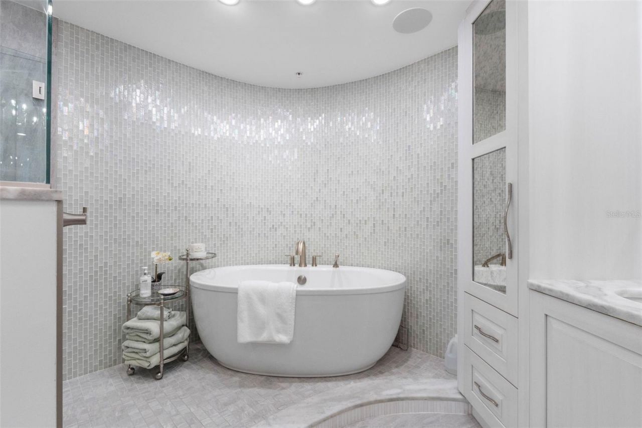 5823 Bowen Daniel Drive, Unit 901, Tampa, FL 33616 Photo