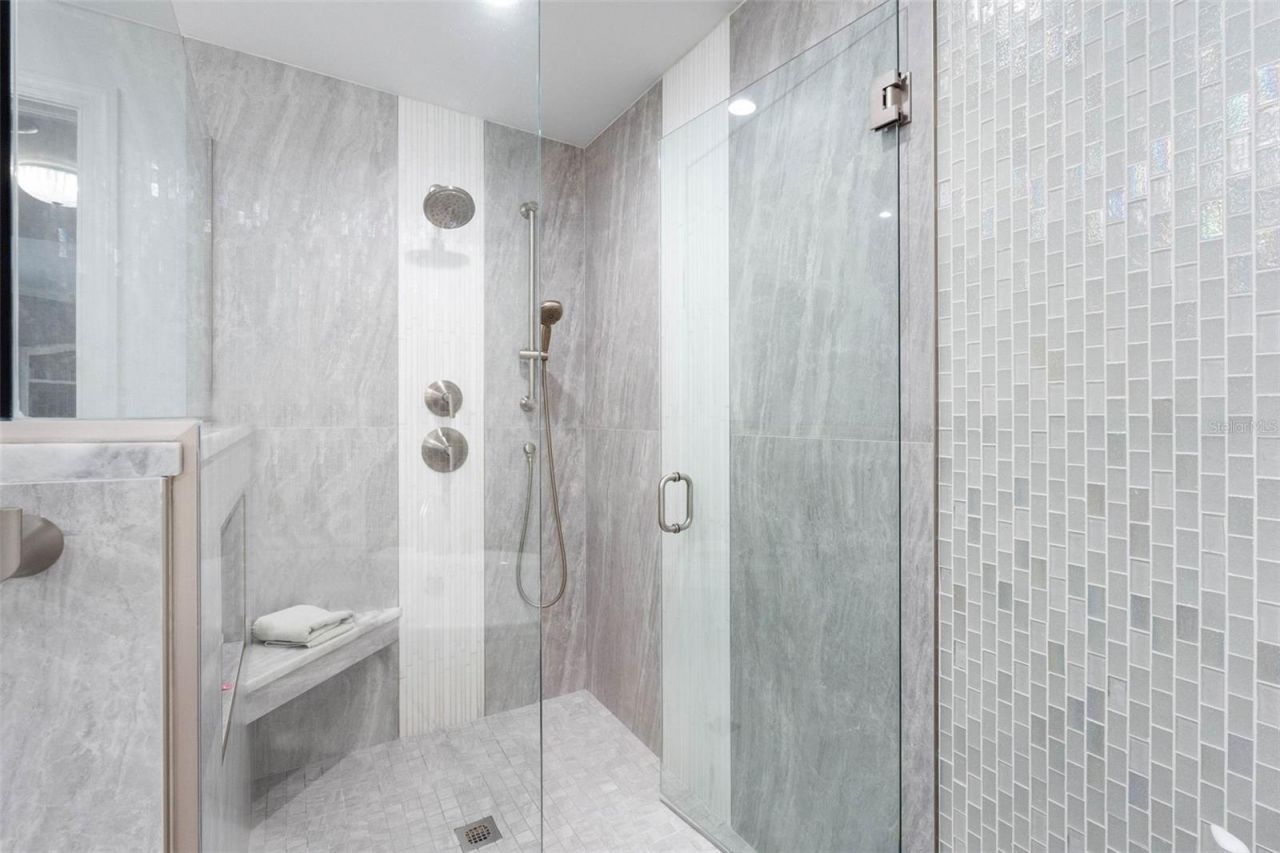 5823 Bowen Daniel Drive, Unit 901, Tampa, FL 33616 Photo