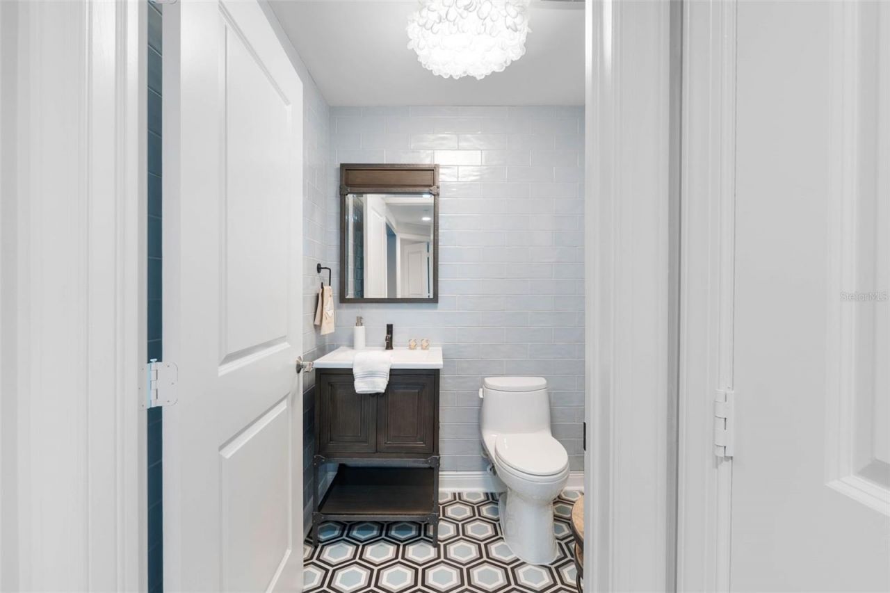 5823 Bowen Daniel Drive, Unit 901, Tampa, FL 33616 Photo