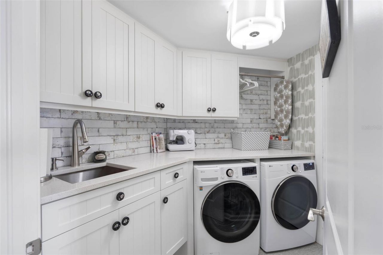 5823 Bowen Daniel Drive, Unit 901, Tampa, FL 33616 Photo