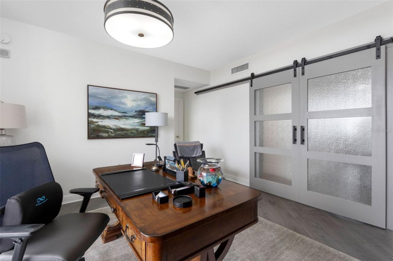 5823 Bowen Daniel Drive, Unit 901, Tampa, FL 33616 Photo