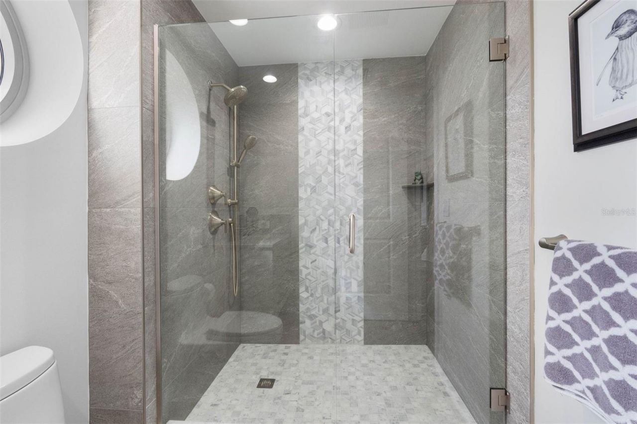 5823 Bowen Daniel Drive, Unit 901, Tampa, FL 33616 Photo