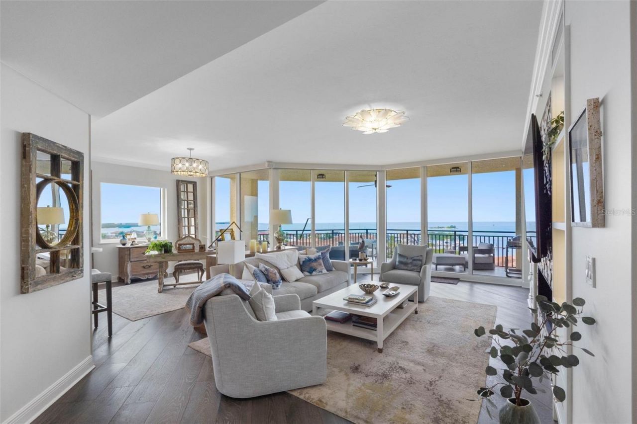 5823 Bowen Daniel Drive, Unit 901, Tampa, FL 33616 Photo