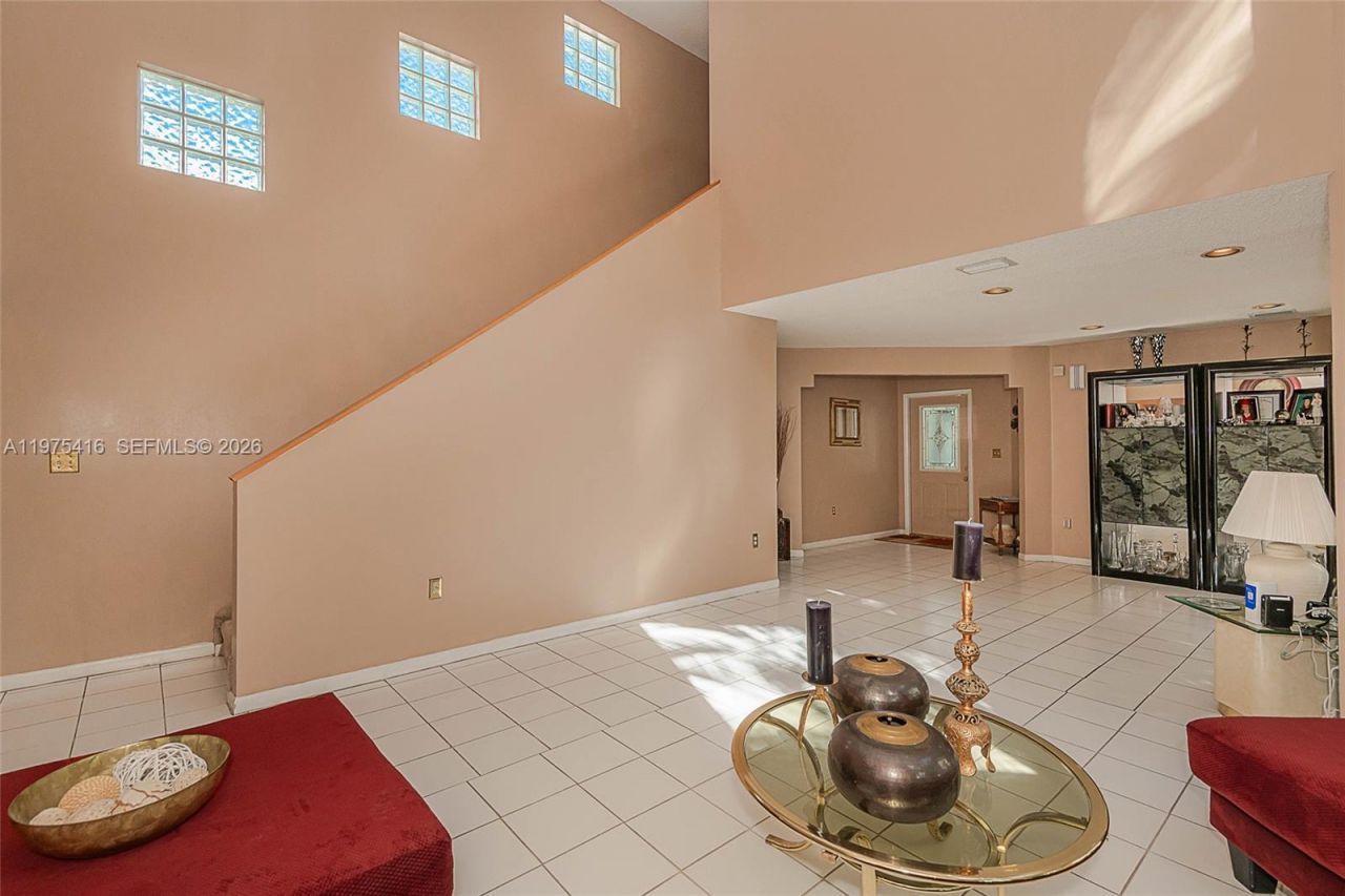 2518 NE 206th Ter, Miami, FL 33180 Photo