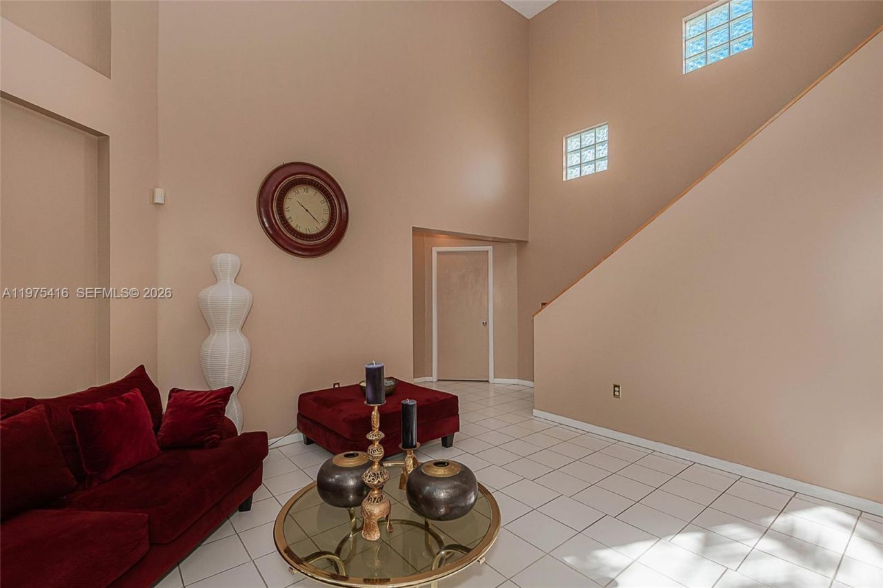 2518 NE 206th Ter, Miami, FL 33180 Photo