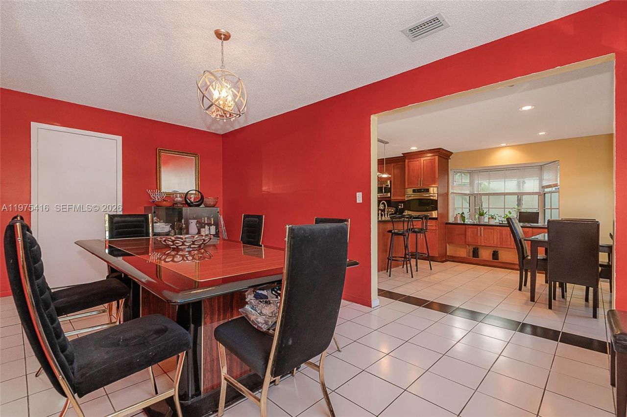 2518 NE 206th Ter, Miami, FL 33180 Photo