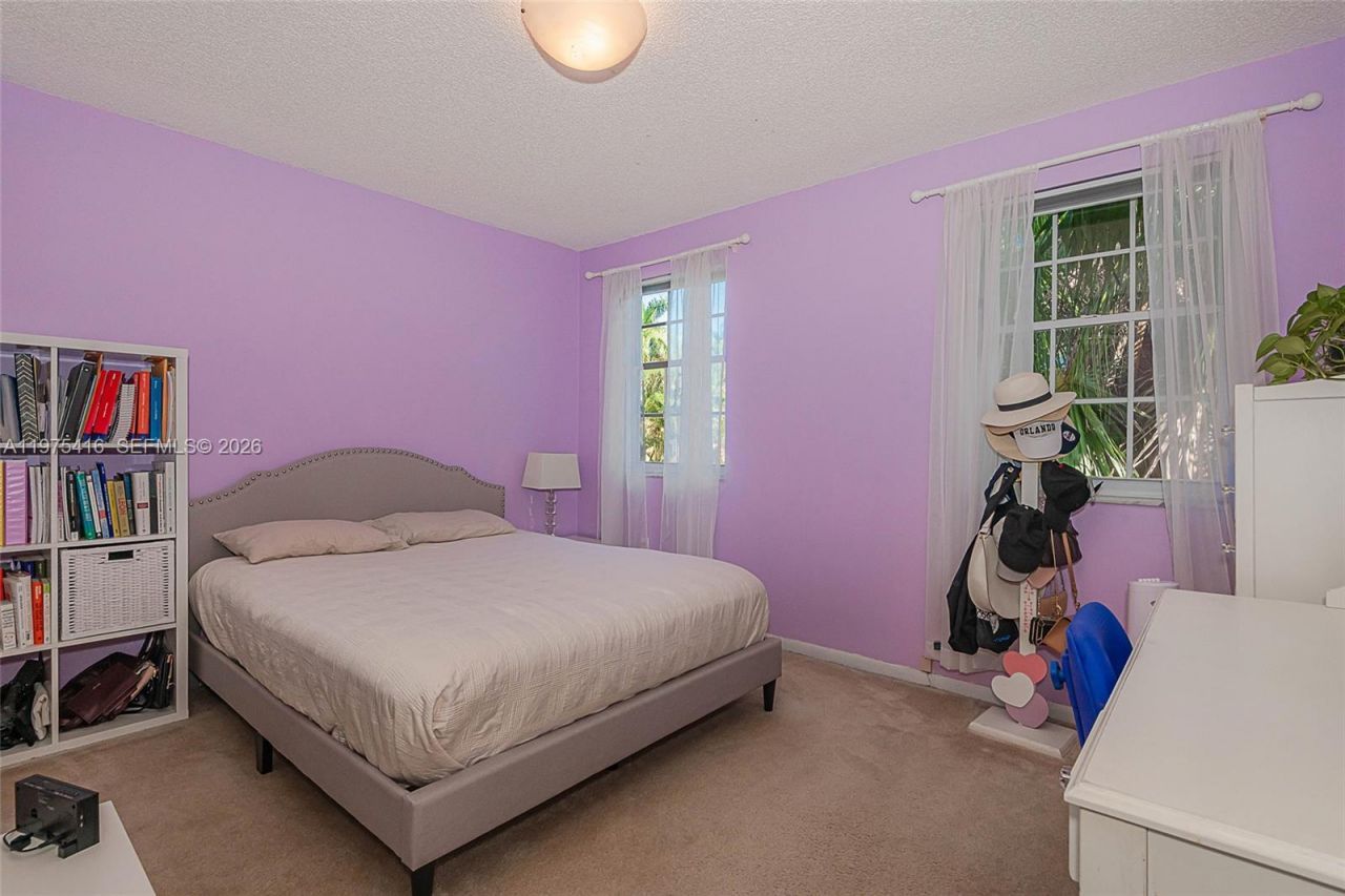 2518 NE 206th Ter, Miami, FL 33180 Photo