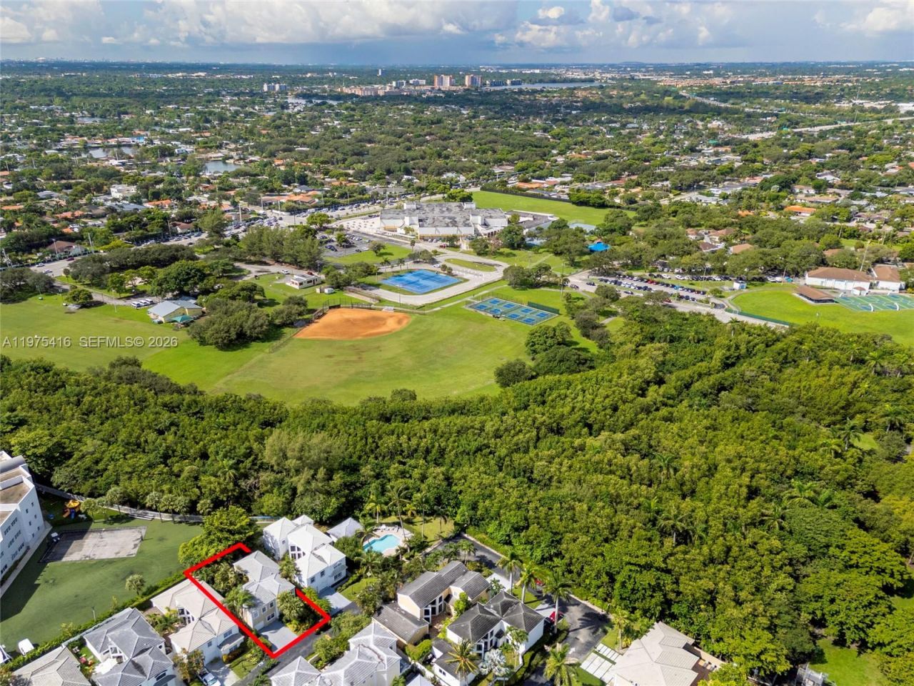 2518 NE 206th Ter, Miami, FL 33180 Photo