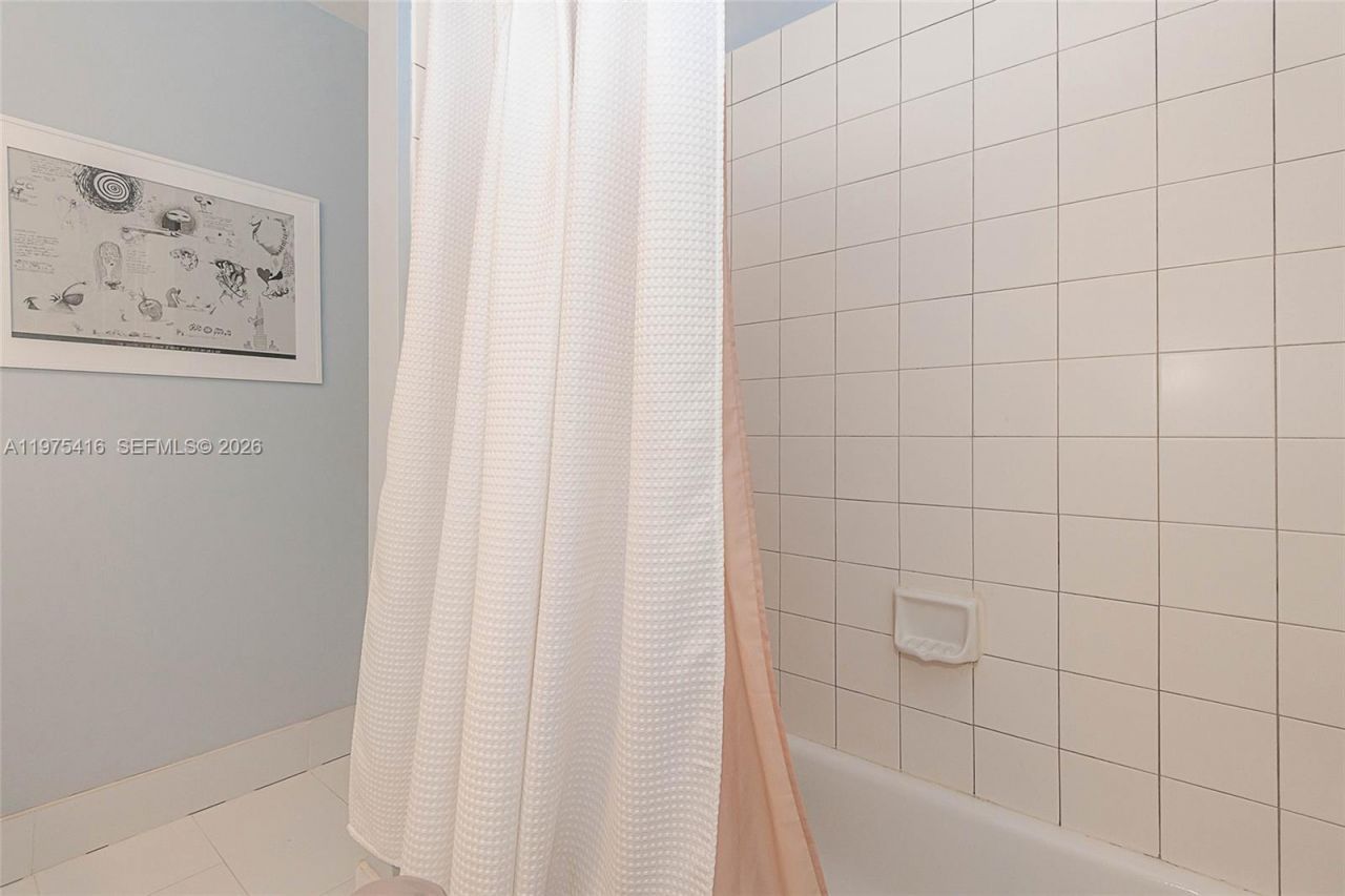 2518 NE 206th Ter, Miami, FL 33180 Photo