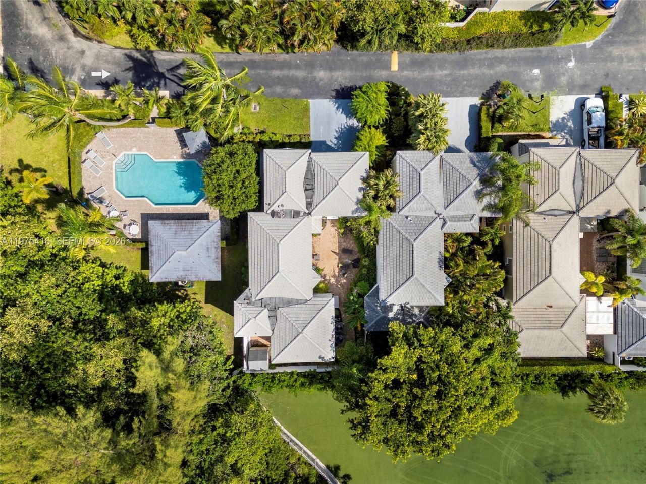 2518 NE 206th Ter, Miami, FL 33180 Photo