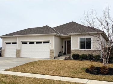 217 SW Davenport Drive, Blue Springs, MO 64014