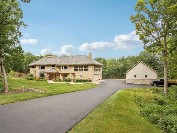 N1W31286 Hickory Hollow Ct, Delafield, WI 53018