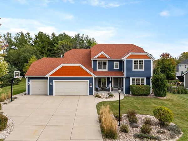 W273N2420 Arlington COURT, Pewaukee, WI 53072