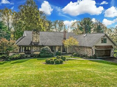 1588 SAUCON VALLEY ROAD, BETHLEHEM, PA 18015