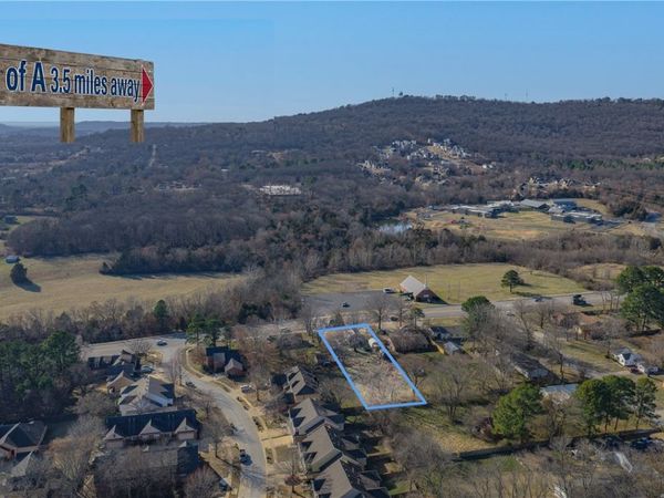 390 S Crossover Road, Fayetteville, AR 72701