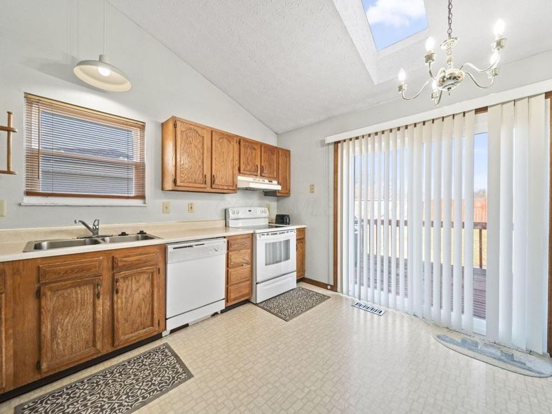 3420 Whisper Creek Drive, Columbus, OH 43231 Photo 13