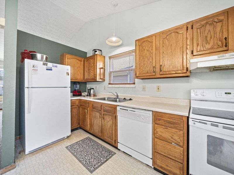 3420 Whisper Creek Drive, Columbus, OH 43231 Photo 14