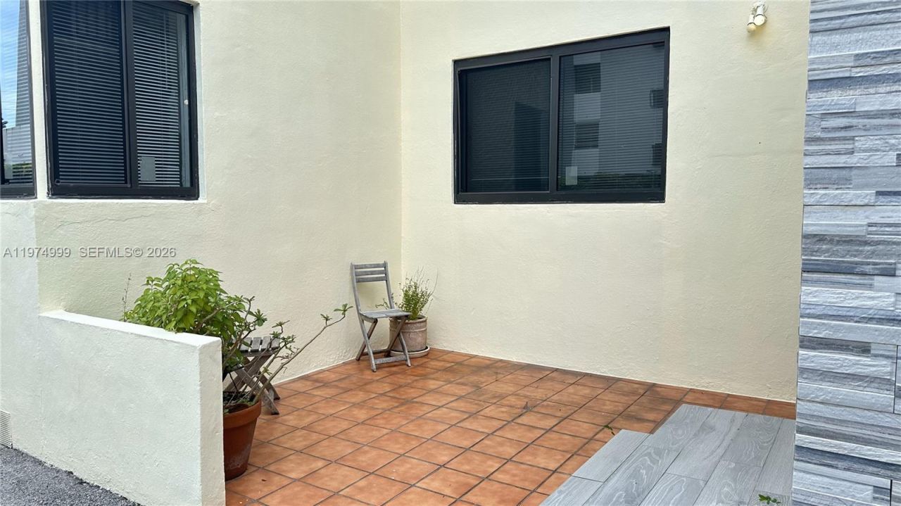 320 SW 29th Rd, Unit 1, Miami, FL 33129 Photo