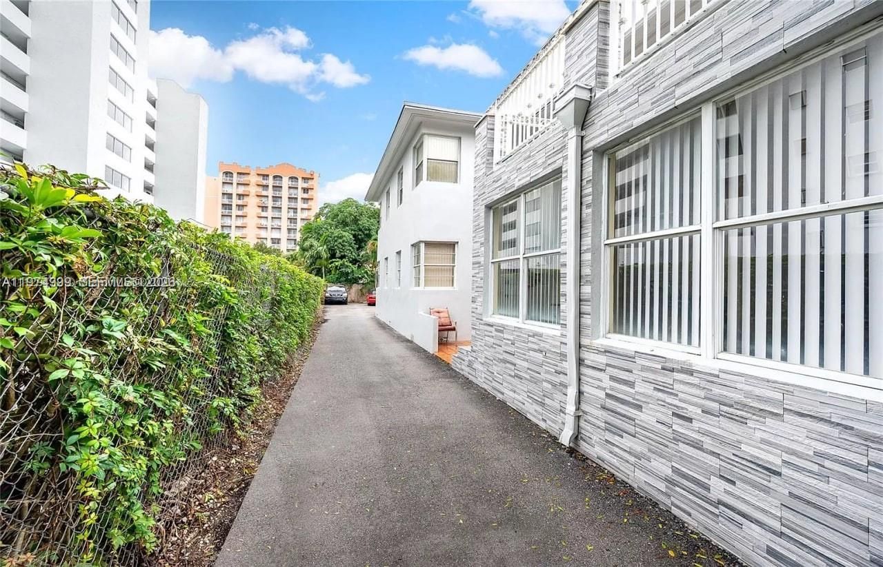 320 SW 29th Rd, Unit 1, Miami, FL 33129 Photo