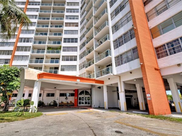 1351 NE Miami Gardens Dr, Unit 1615E, Miami, FL 33179