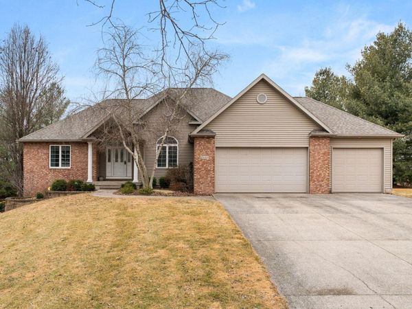 2606 DOVER DOWNS, Muscatine, IA 52761