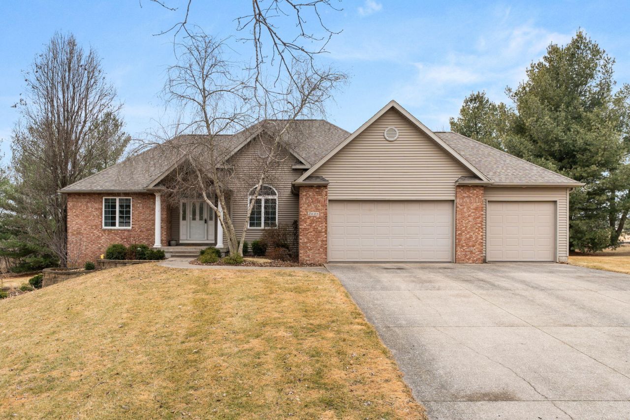 2606 Dover Downs, Muscatine, IA 52761 Main Photo