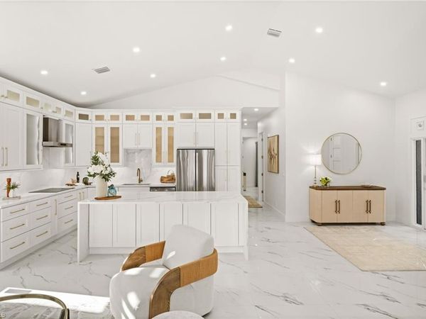 1046 Silverstrand DR, NAPLES, FL 34110