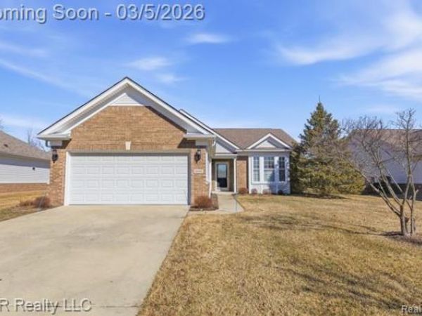 26442 St Clair Drive, Brownstown Twp, MI 48134