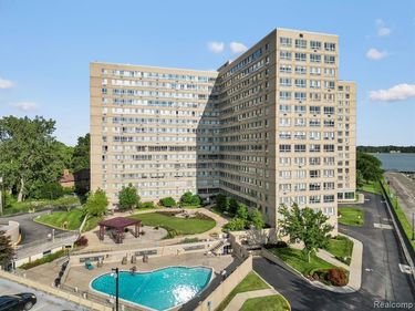 8900 E JEFFERSON Avenue, Detroit, MI 48214