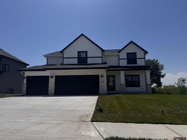 12613 Cooper Street, Papillion, NE 68138