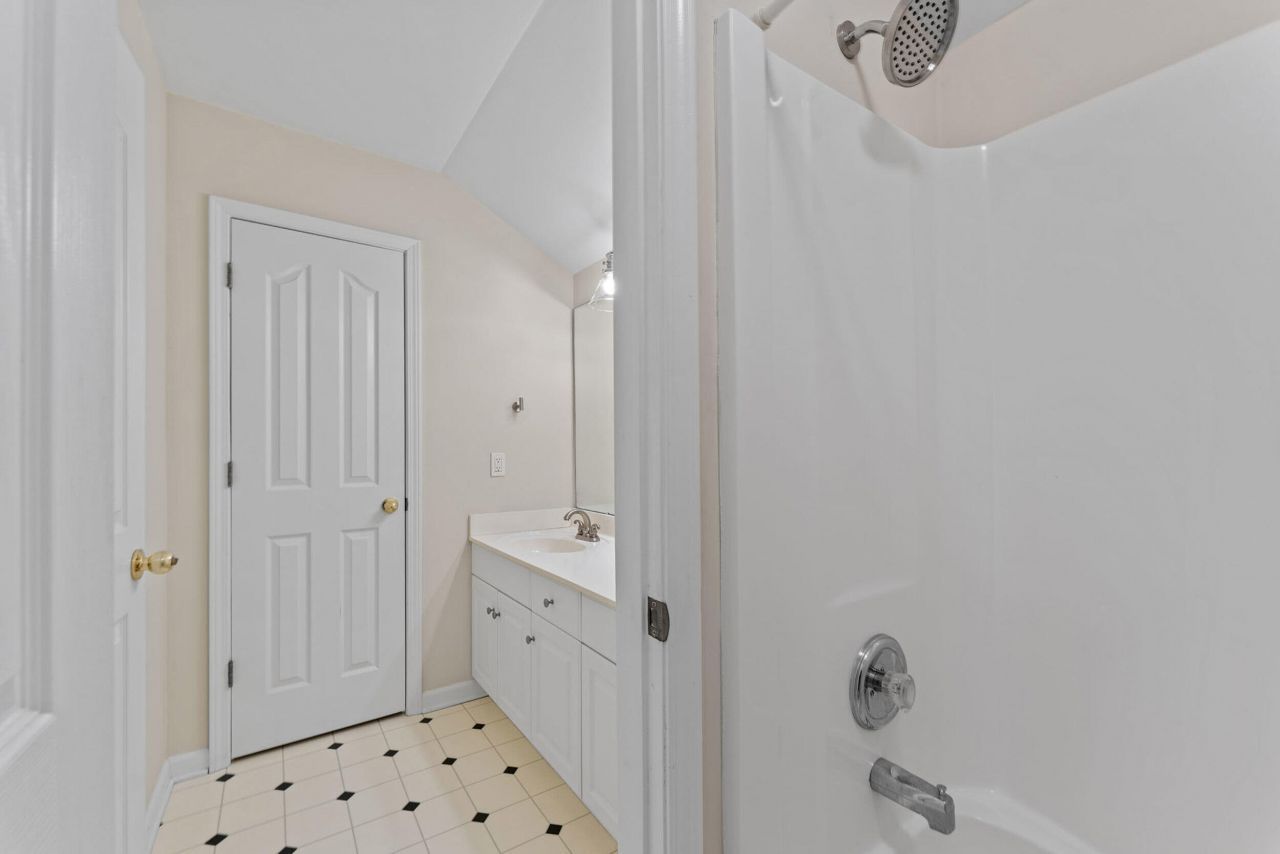 7 Hickory Hollow Court Photo 41