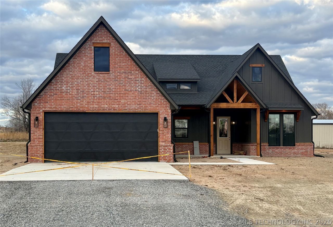 160 Falcon Flats, McAlester, OK 74501 Main Photo