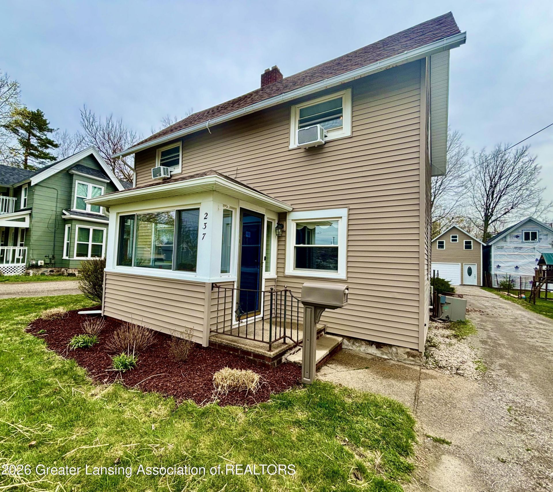 237 S Oliver Street, Charlotte, MI 48813 Main Photo