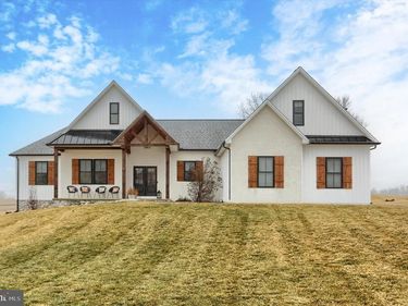 23 PEYTON DRIVE, CARLISLE, PA 17015