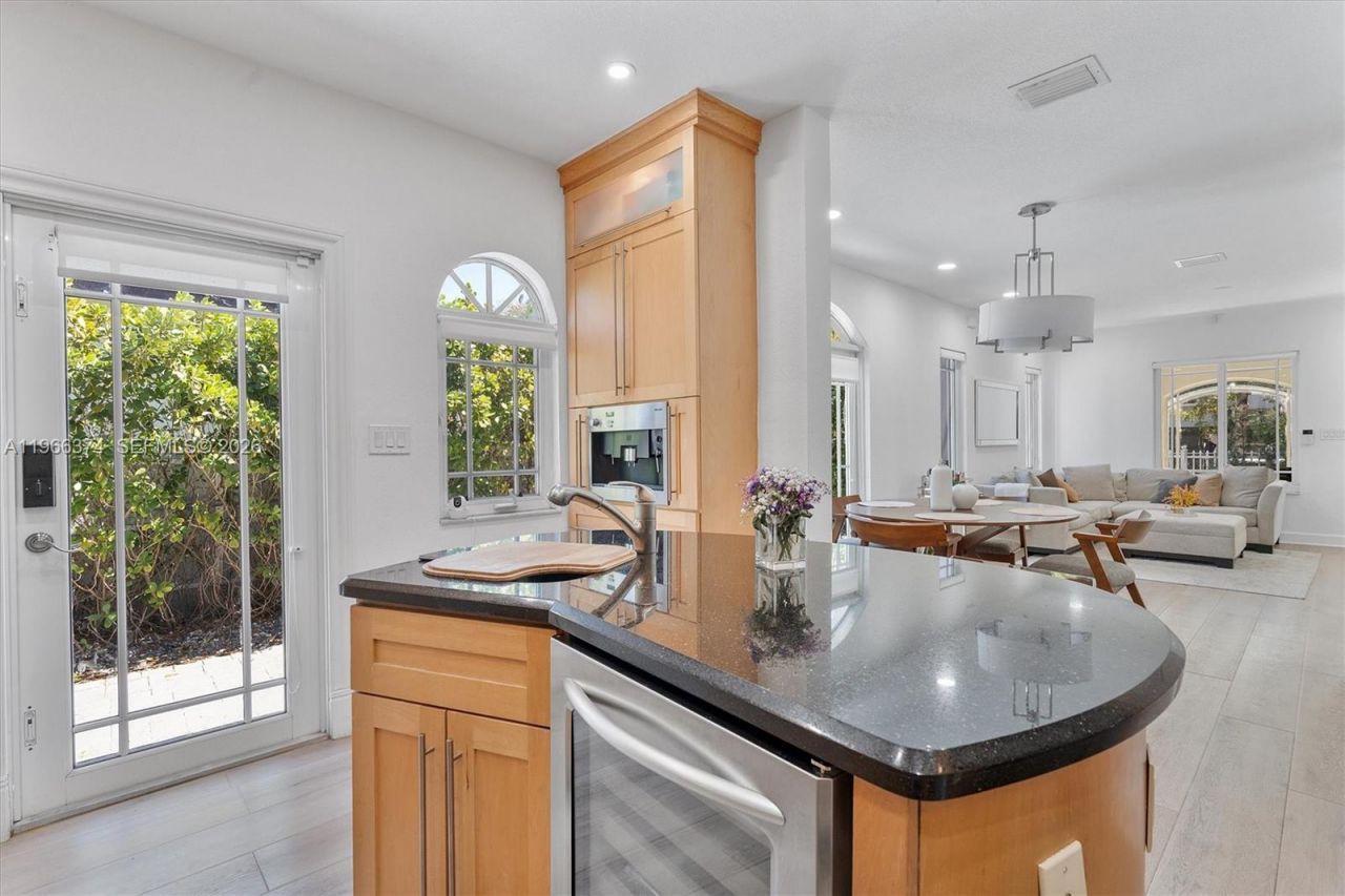 2231 SW 17th St, Miami, FL 33145 Photo