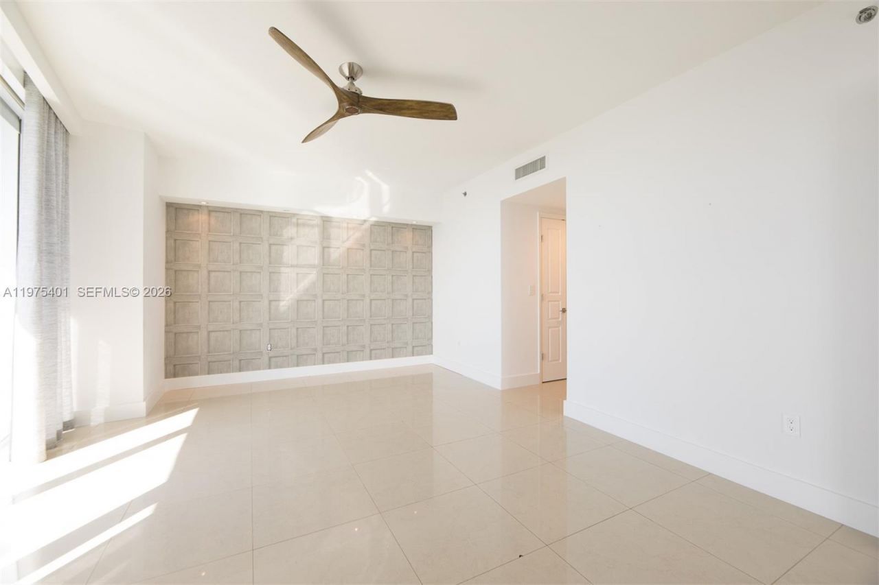 465 Brickell Ave, Unit 4301, Miami, FL 33131 Photo