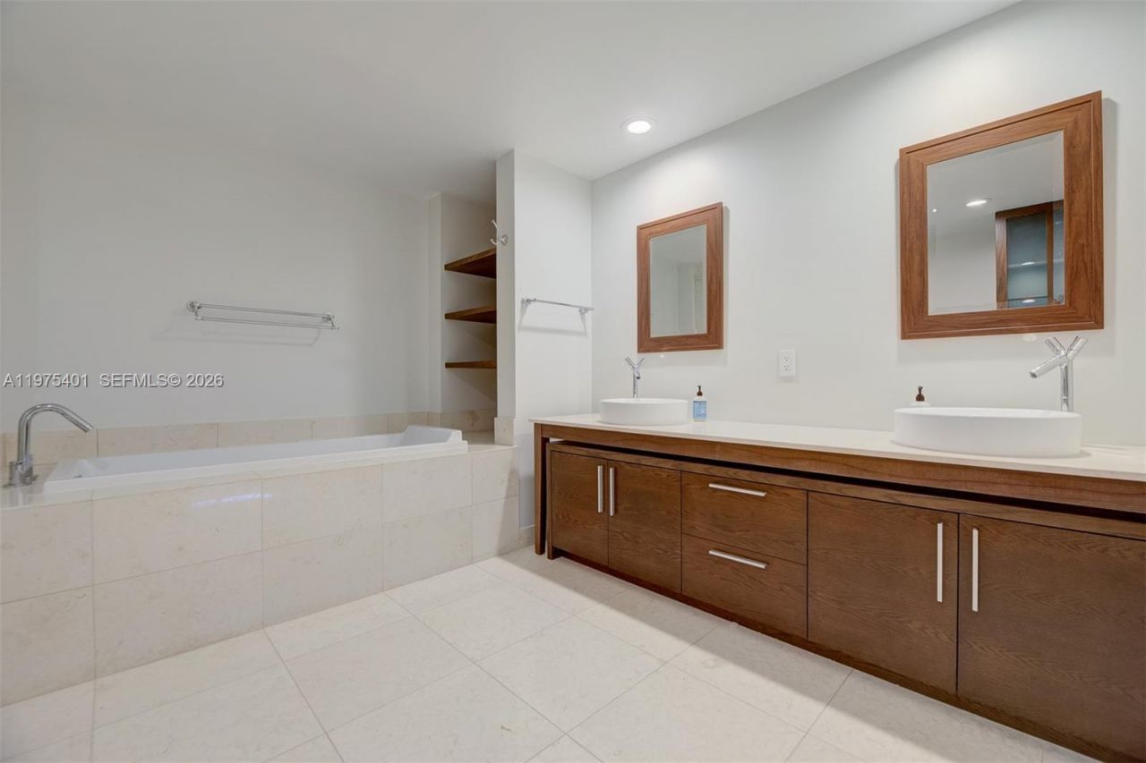465 Brickell Ave, Unit 4301, Miami, FL 33131 Photo