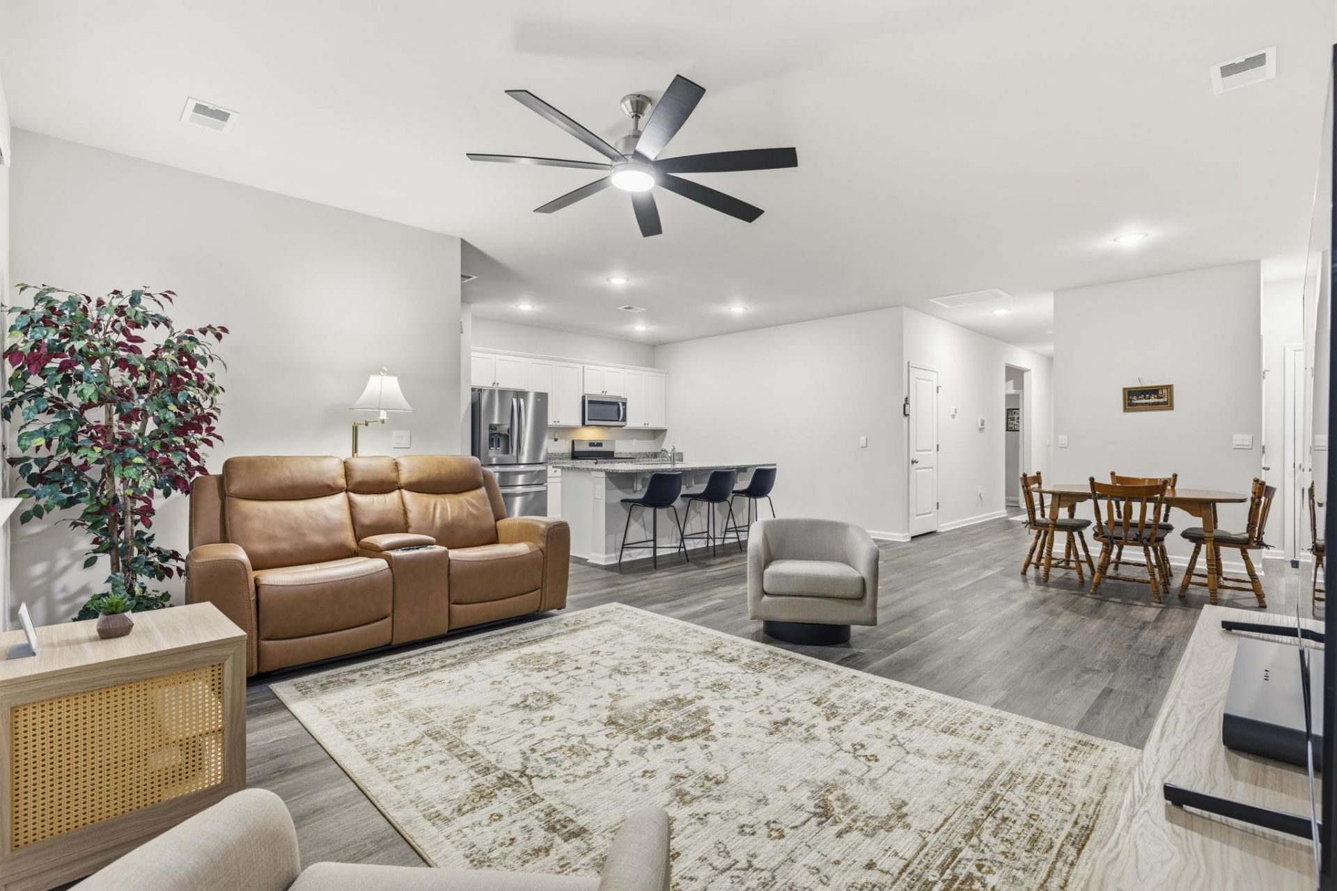 212 Columbus St. Photo 13