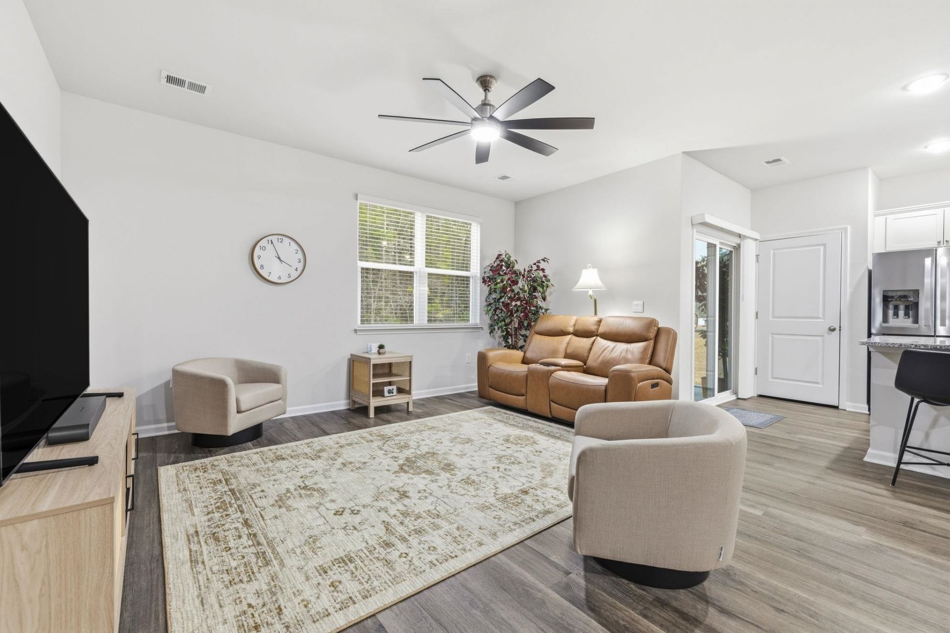 212 Columbus St. Photo 14