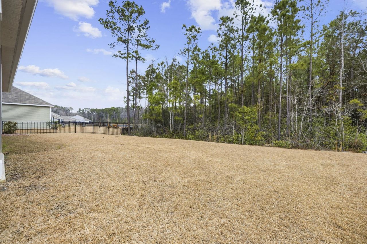 212 Columbus St. Photo 32