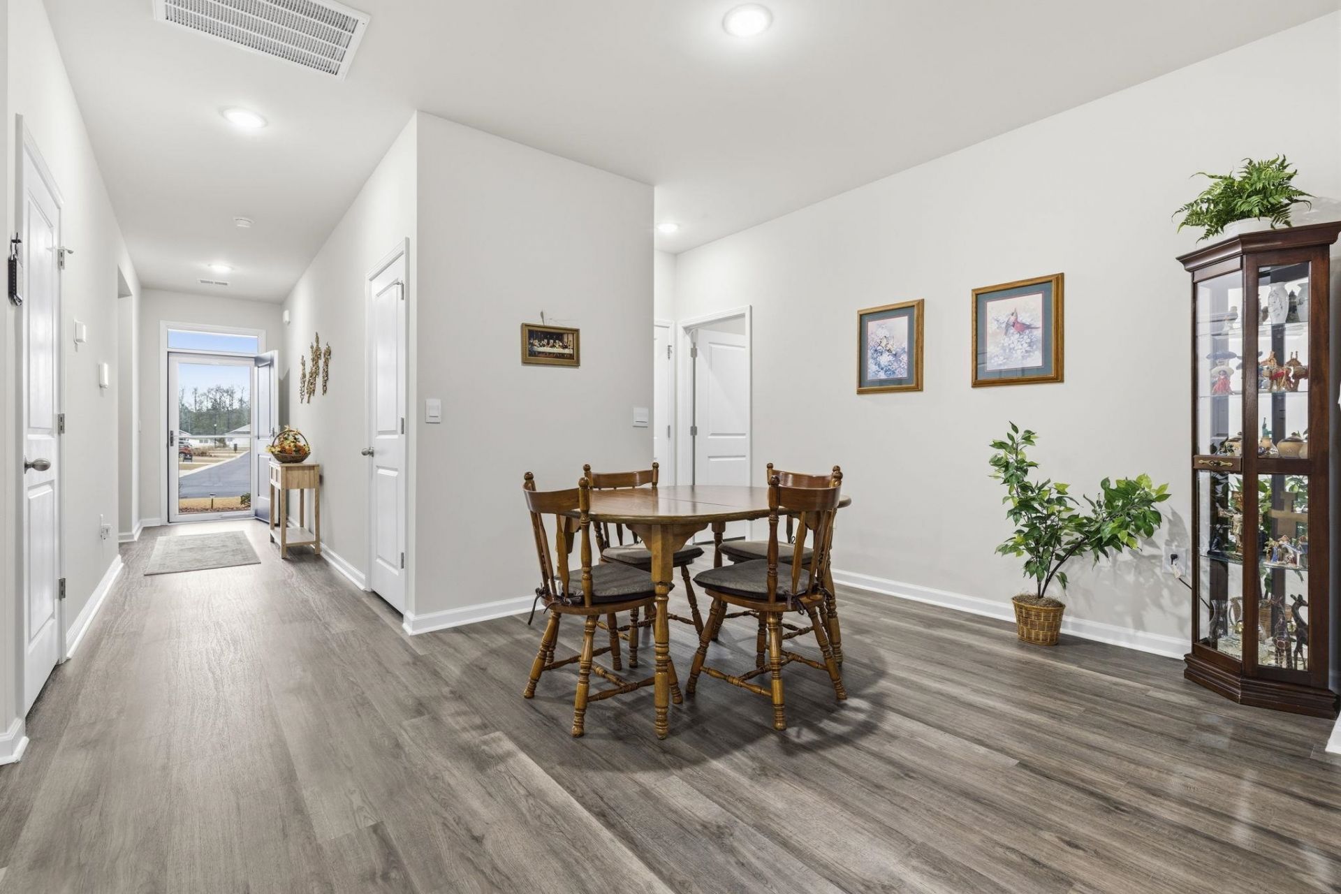 212 Columbus St. Photo 8