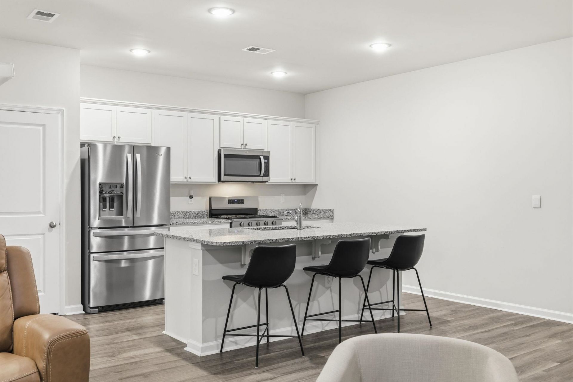 212 Columbus St. Photo 9