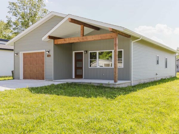 821 N 27TH Street, Herrin, IL 62948