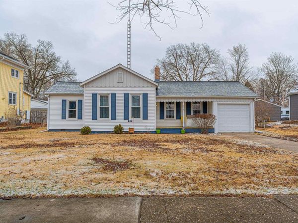 310 PEKIN Street, Lincoln, IL 62656