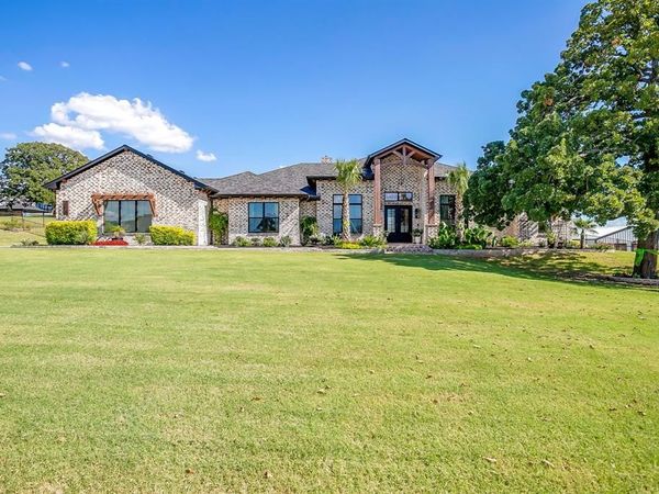 312 Pear Valley Lane, Burleson, TX 76028