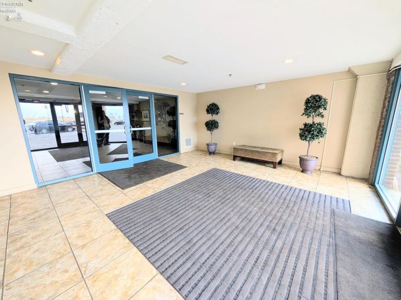 401 W SHORELINE Drive, Unit 338, Sandusky, OH 44870 Photo 12