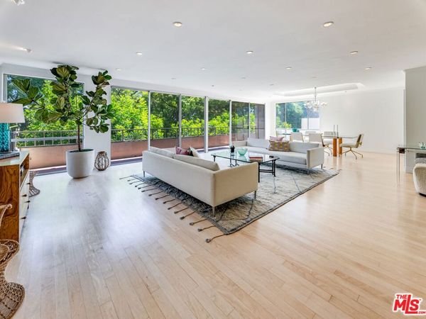339 N Palm Drive, Unit 202, Beverly Hills, CA 90210