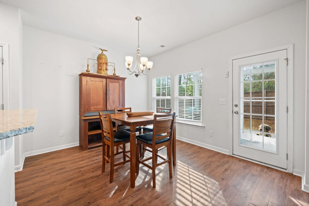 127 Lakestone Road Photo 11